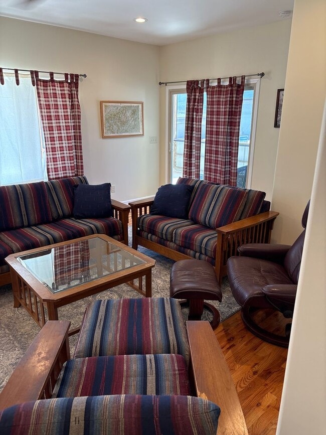 Building Photo - Furnished Downtown Black Mountain- Top Floor Unit with Roof Top Deck!