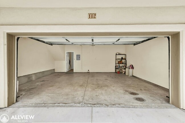 Building Photo - Rare 3-Story Hillcrest Townhome | 3BR/3BA ...