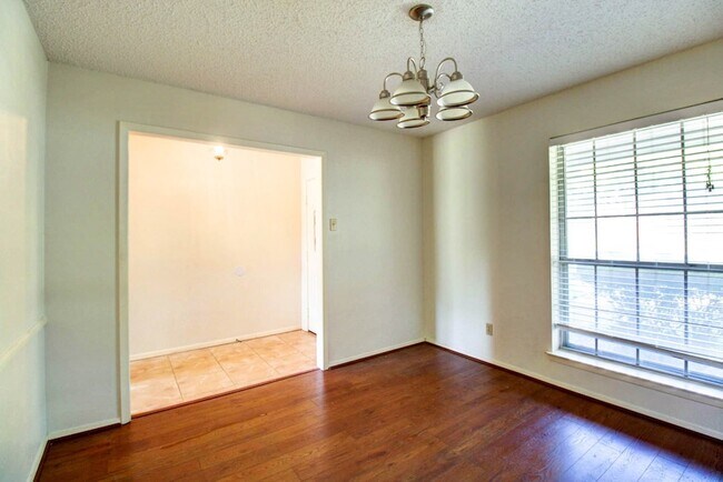 Building Photo - 758 Brighton Ln