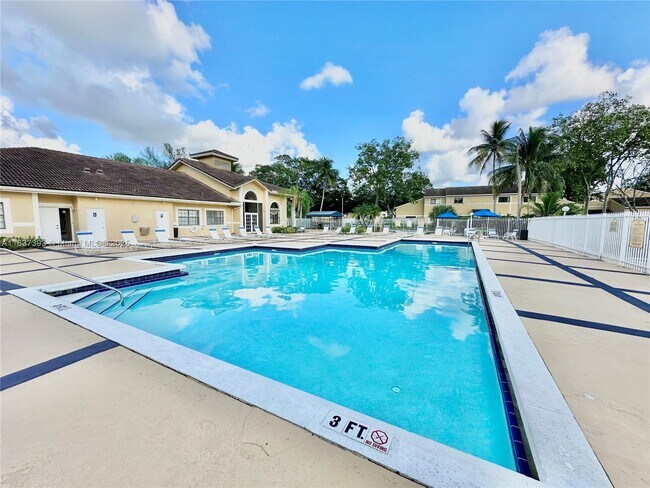 Building Photo - 351 Palm Way