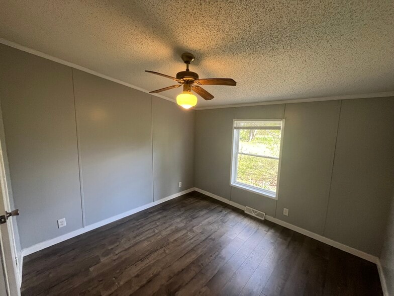 Building Photo - 1802 E Willard St