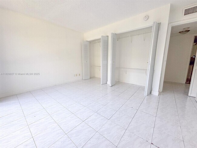Building Photo - 17021 N Bay Rd