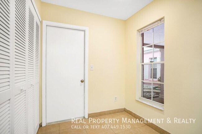 Building Photo - 2 BR / 2.5 BA Townhome in Cypress Creek Go...