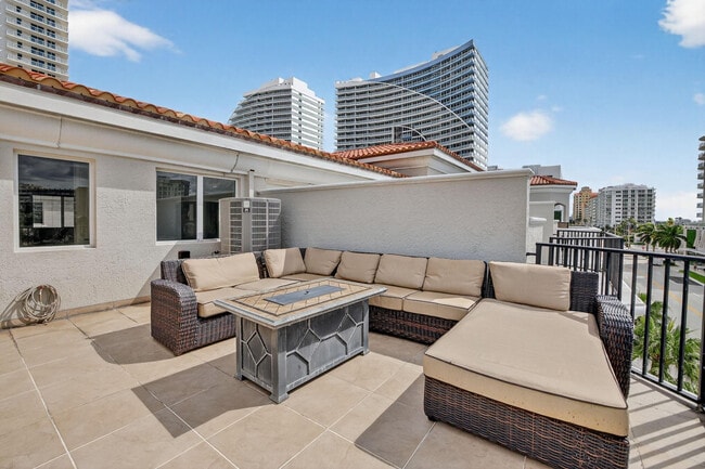 Building Photo - 508 N Birch Rd