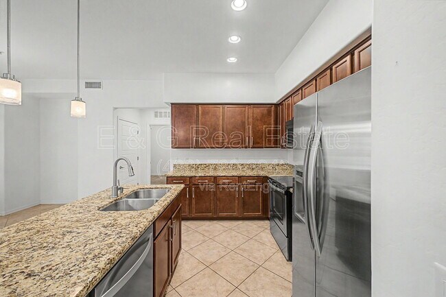 Building Photo - 5550 N 16th St