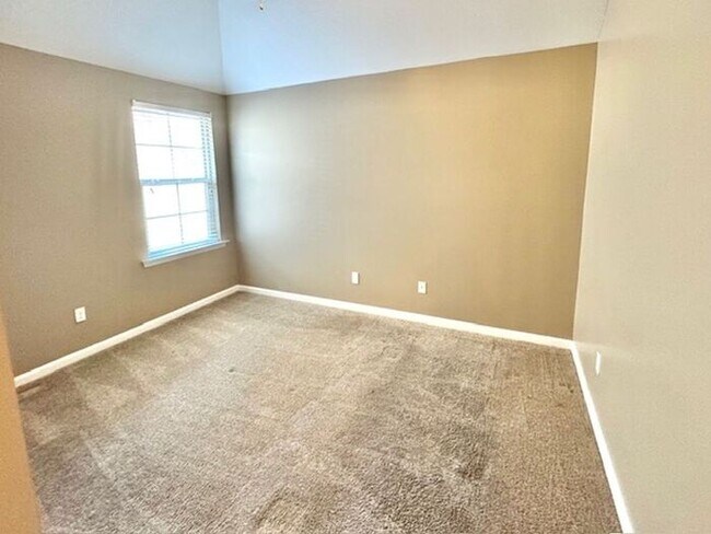Building Photo - Stonebriar- Spacious 4 Bedroom 2.5 Bath Ho...