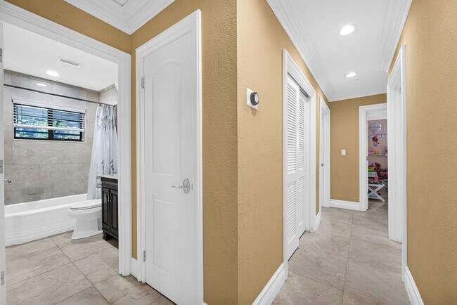 Building Photo - 836 Orchid Dr