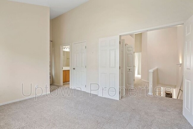 Building Photo - 9284 SW Sweek Dr