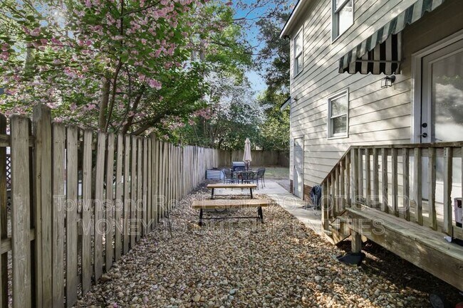 Building Photo - 2130 Hull Rd