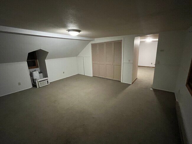 Building Photo - 215 Tyler Ave