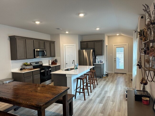 Building Photo - AUGUST MOVE IN!  Beautiful Midtown Reserve 3 Bedroom Home For Lease