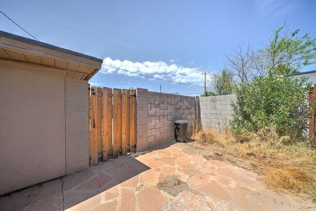 Building Photo - READY TO VIEW NOW! Beautiful Remodeled Home in the Coronado District Area