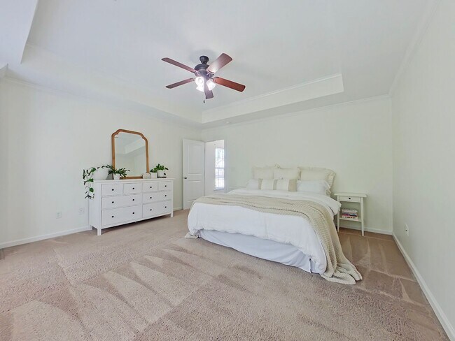 Building Photo - Beautiful 4 Bedroom home in Canterbury Farms!
