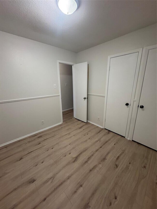 Building Photo - 4009 Hillside Dr
