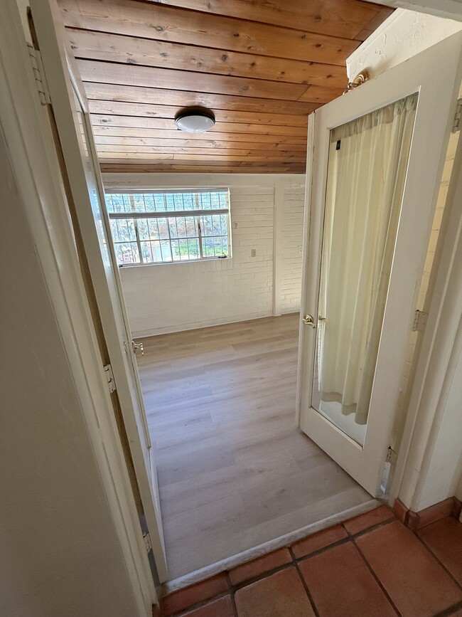 Building Photo - 3452 E Willard St