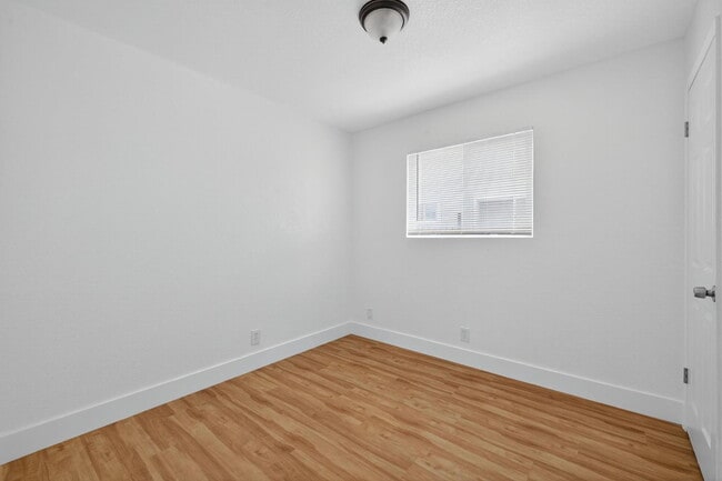 Building Photo - 2-Bedroom 1-Bath Gem- $1300/month!