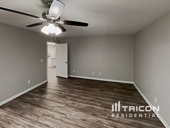Building Photo - 306 Walnut Crossing Dr