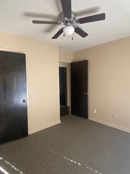 Building Photo - 113 Pecan Lake Estate Rd