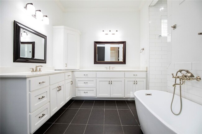 Building Photo - 3 S Castle Oaks Ct
