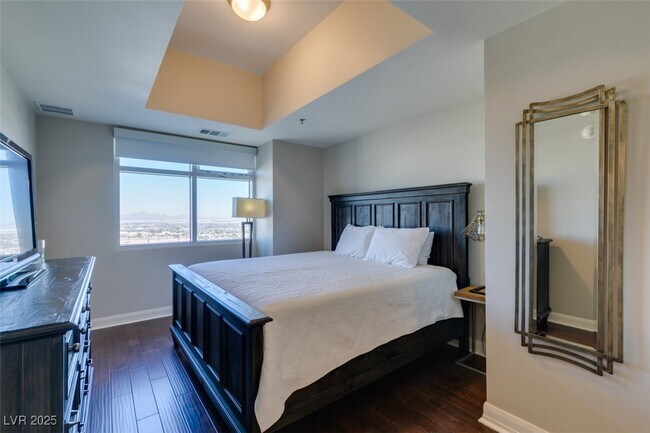 Building Photo - 150 S Las Vegas Blvd