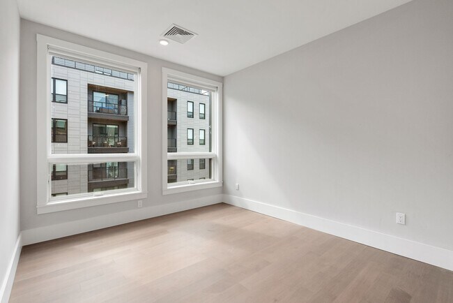 Building Photo - Jamaica Plain spacious studio w/ central a...