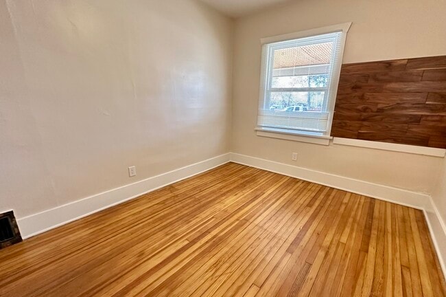 Building Photo - 2798 S Acoma St