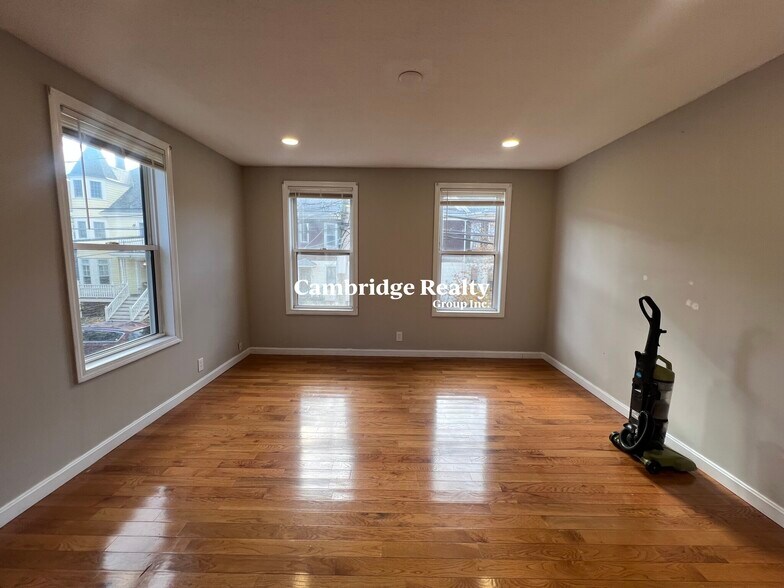 Building Photo - 15 Hudson St