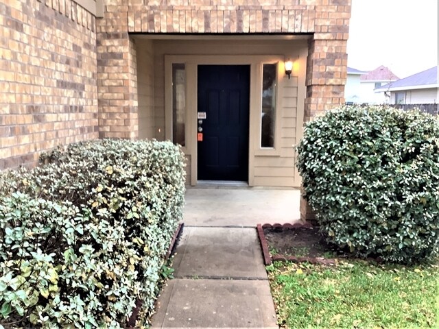Building Photo - 19138 Larkspur Hills Dr