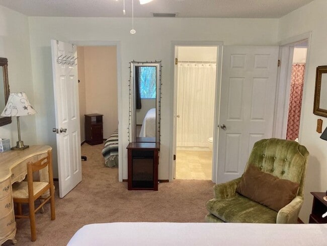 Building Photo - Captains' Lodge Old Homosassa