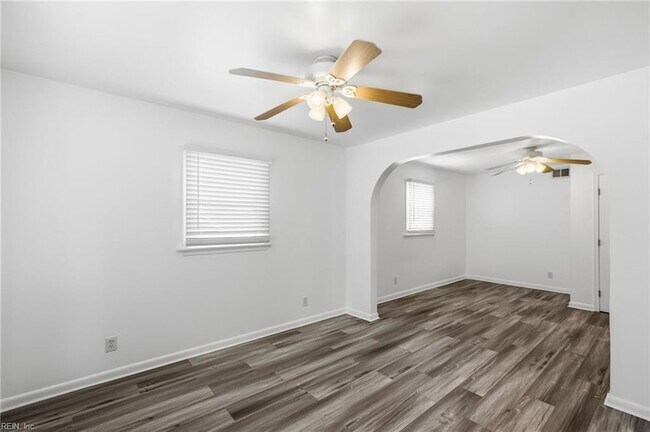 Building Photo - 5545 Aragon Dr