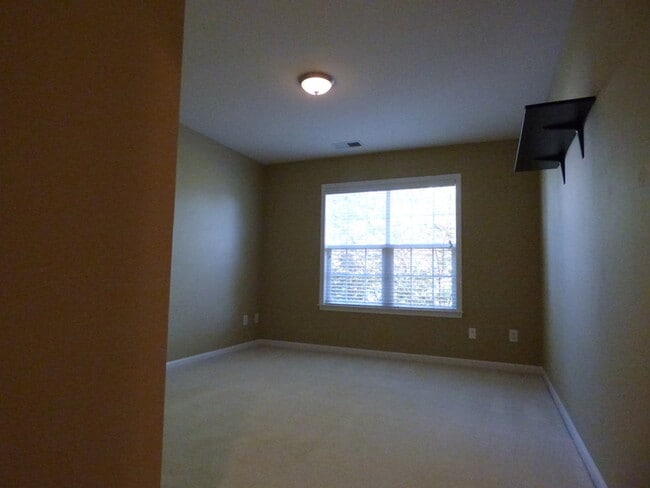 Building Photo - Beautiful Home in Cady Lake Subdivision