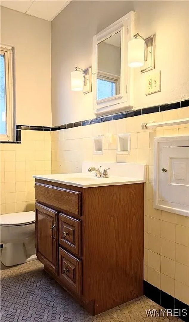 Building Photo - 95 Rand Ave