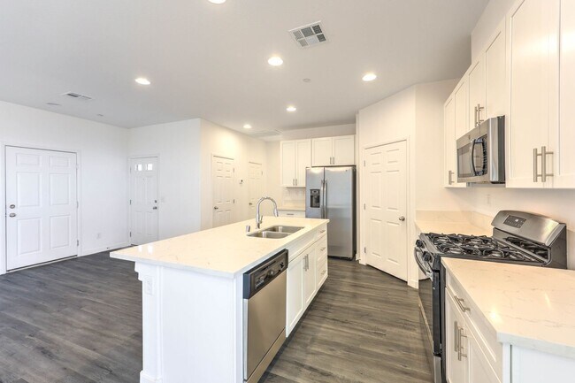 Building Photo - MUST SEE 3 bedroom Home!