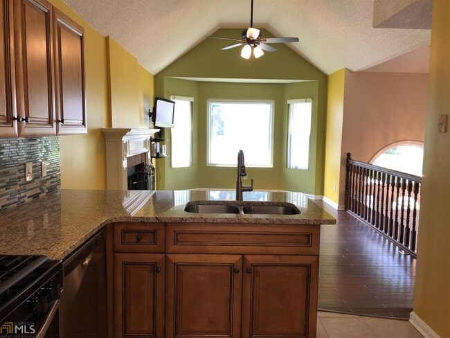 Building Photo - 5955 Graywood Cir SE