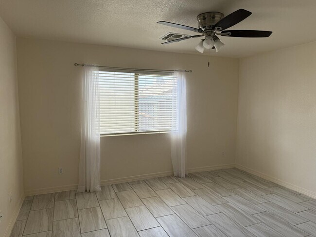 Building Photo - 8563 W Mission Ln