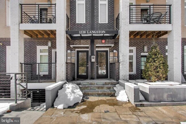Building Photo - 1220 19th St NE
