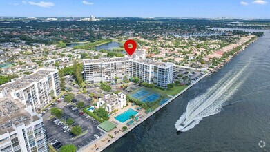 Building Photo - 1000 Parkview Dr