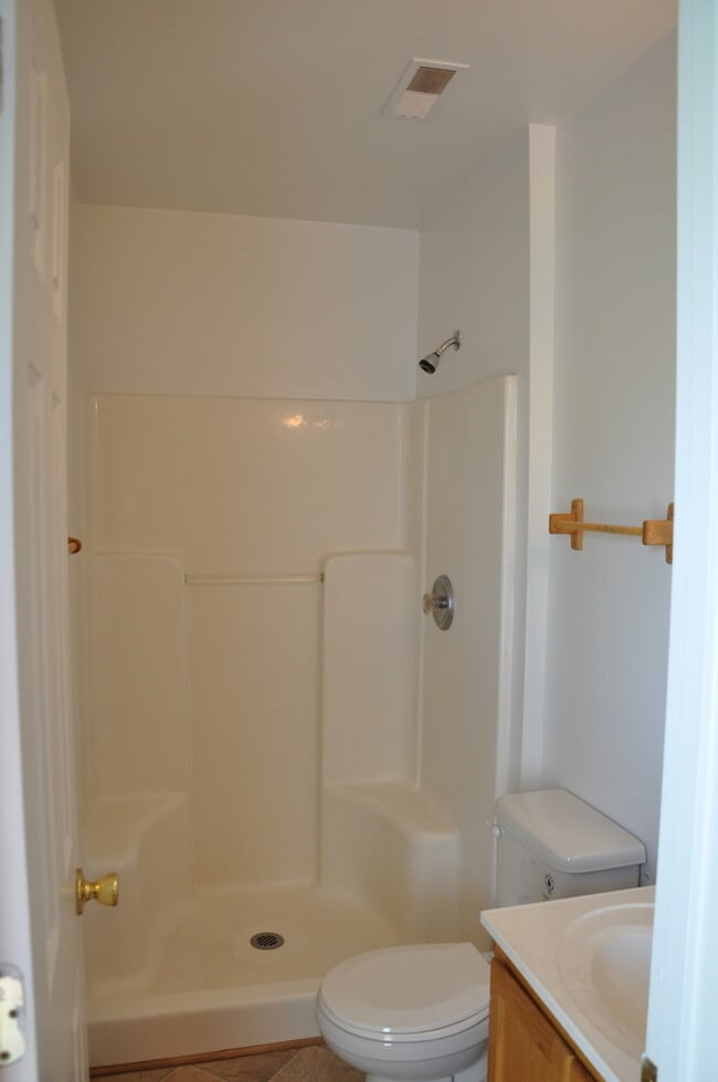 Building Photo - 3 Bedroom/2 Bath Rambler in Culpeper