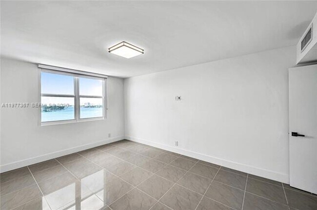 Building Photo - 6770 Indian Creek Dr