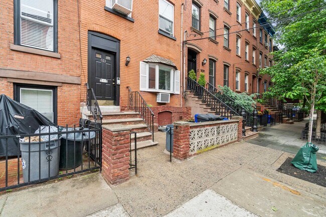 Building Photo - 511 Park Ave