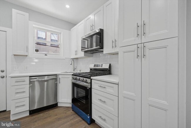Building Photo - 2034 S Opal St