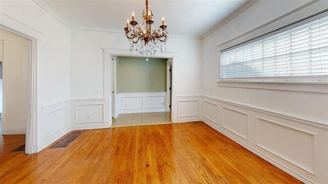 Building Photo - 609 N Ash St