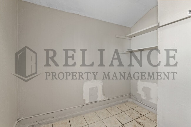 Building Photo - 224 Grover Ave