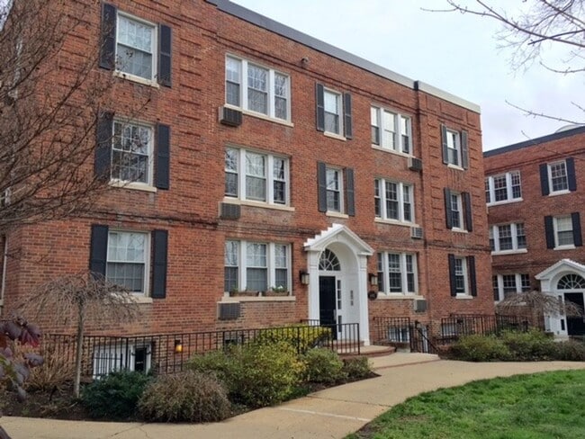 Primary Photo - MacArthur Park One Bedroom W/Off Street Pa...