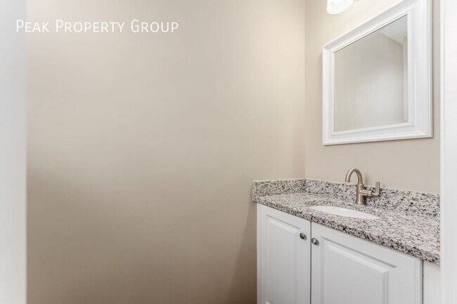 Building Photo - 1359-1365 Summit Street-1363 Summit Street