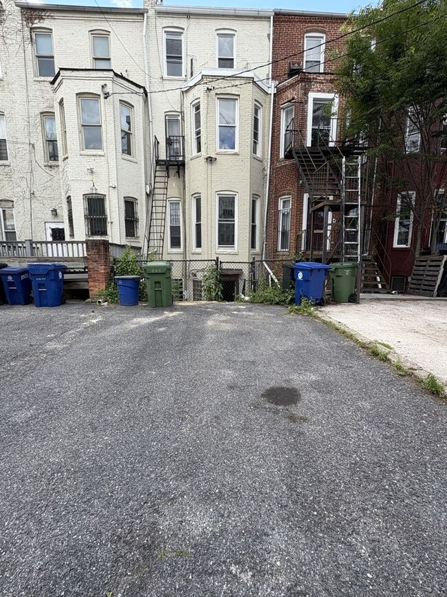 Building Photo - Well-Appointed Charles Village/Station Nor...