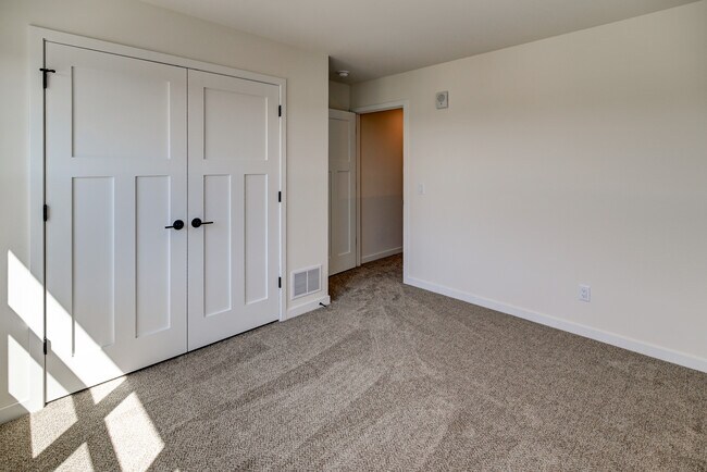 Building Photo - 4873 Lacy Rd