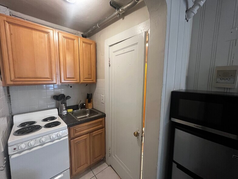 Building Photo - 140 Beacon St