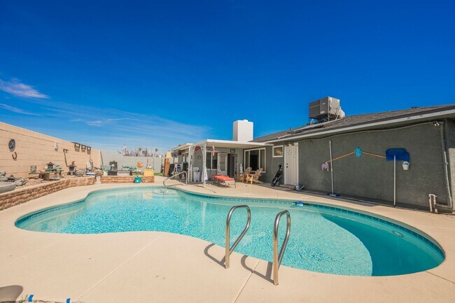 Building Photo - No HOA- Single story pool home