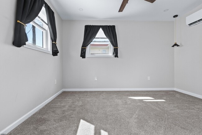 Building Photo - 203 E Plaza Pl